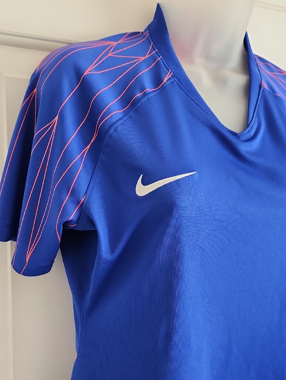 NIKE Blue and Red Short Sleeve Dry Fit Top Size M USA Soccer Jersey Shirt - Picture 3 of 10